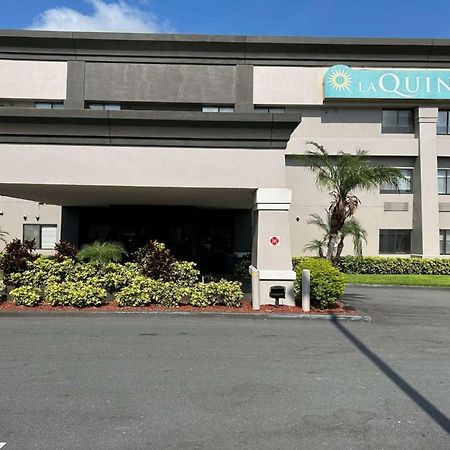 La Quinta By Wyndham Orlando South Hotel Williamsburg Exterior photo