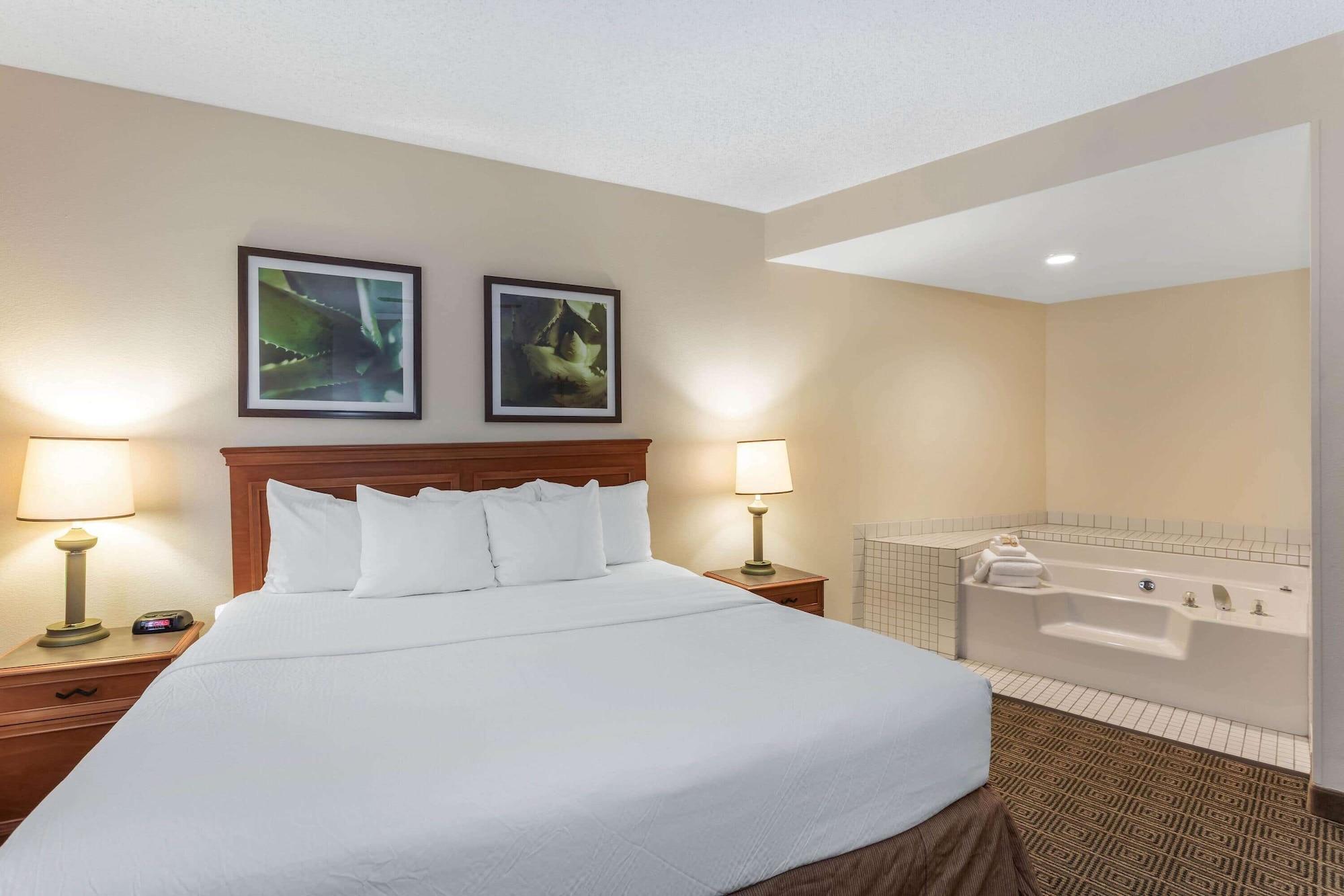 La Quinta By Wyndham Orlando South Hotel Williamsburg Exterior photo