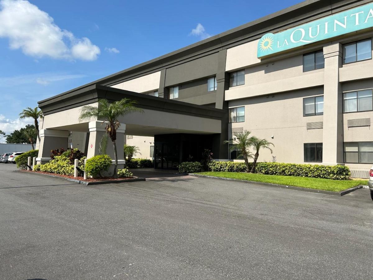 La Quinta By Wyndham Orlando South Hotel Williamsburg Exterior photo