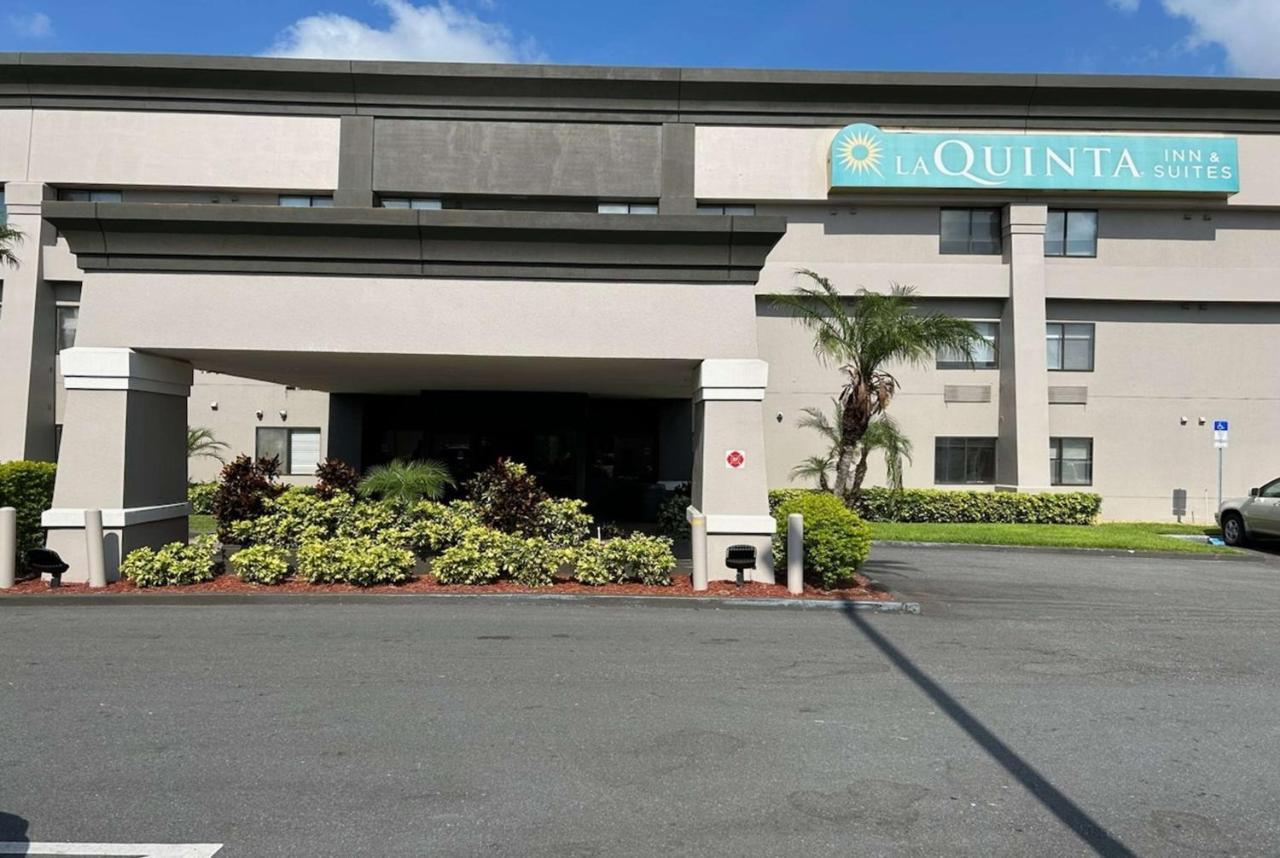 La Quinta By Wyndham Orlando South Hotel Williamsburg Exterior photo