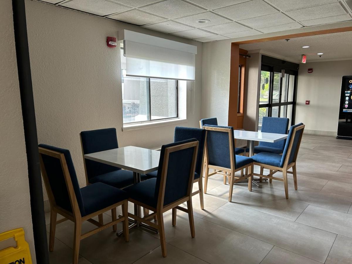 La Quinta By Wyndham Orlando South Hotel Williamsburg Exterior photo